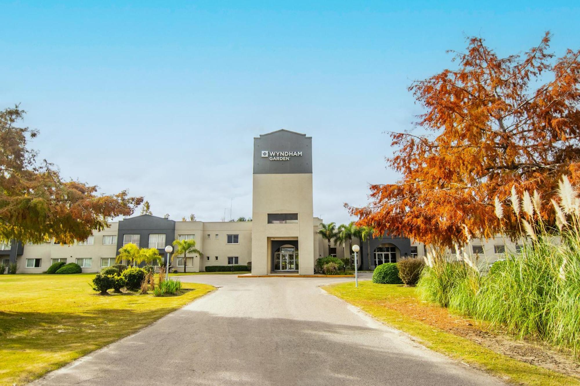 Hotel Wyndham Garden Campana Exterior foto