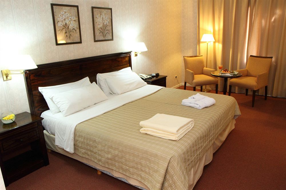 Hotel Wyndham Garden Campana Exterior foto