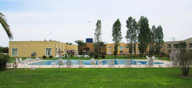 Hotel Wyndham Garden Campana Exterior foto