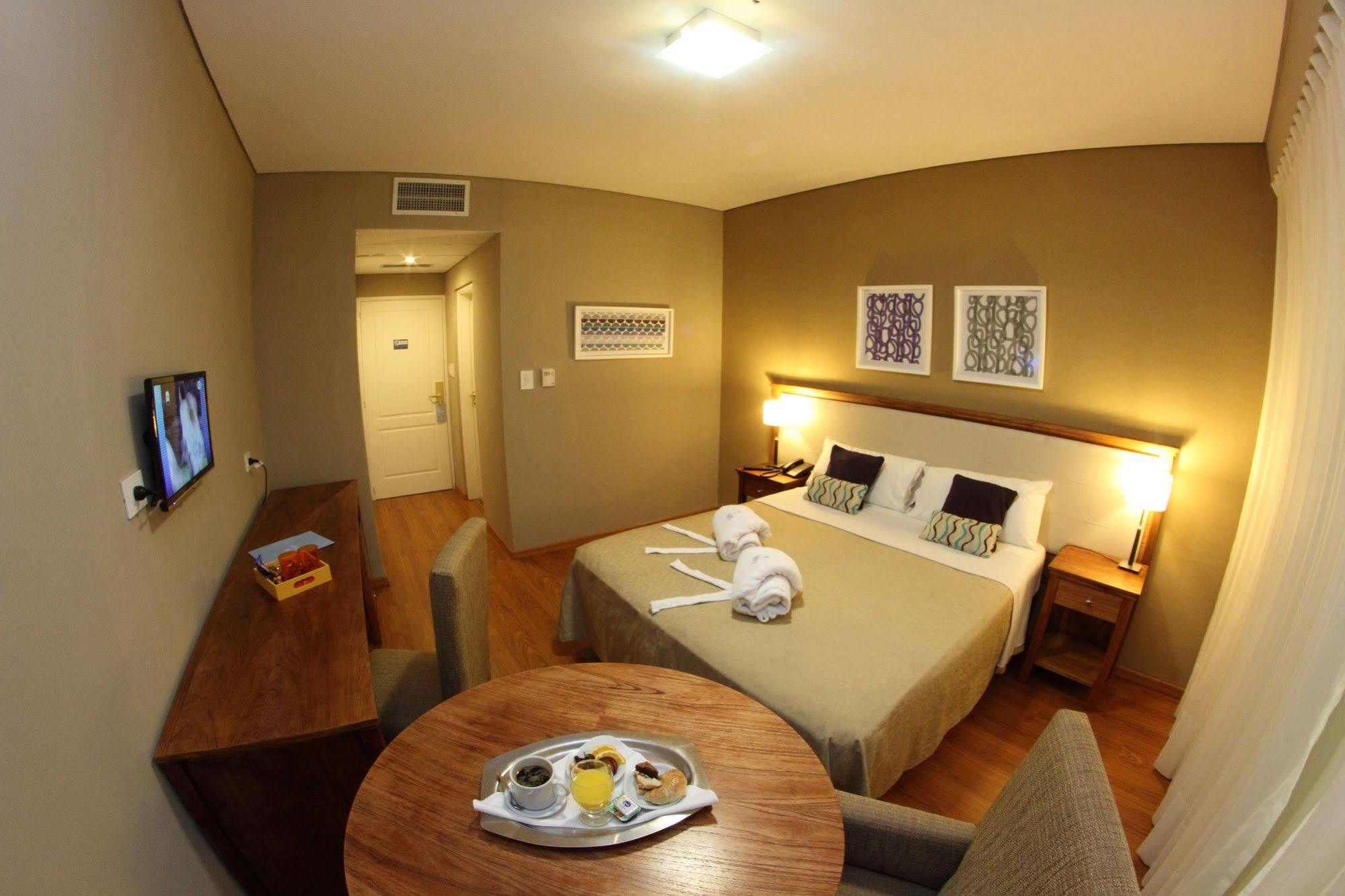 Hotel Wyndham Garden Campana Exterior foto