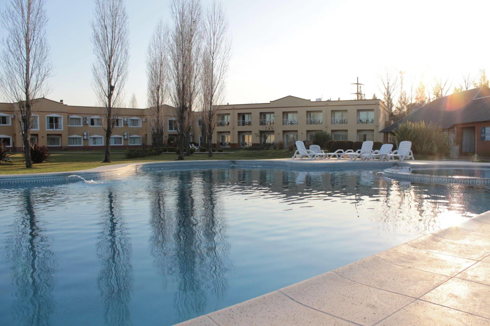 Hotel Wyndham Garden Campana Exterior foto